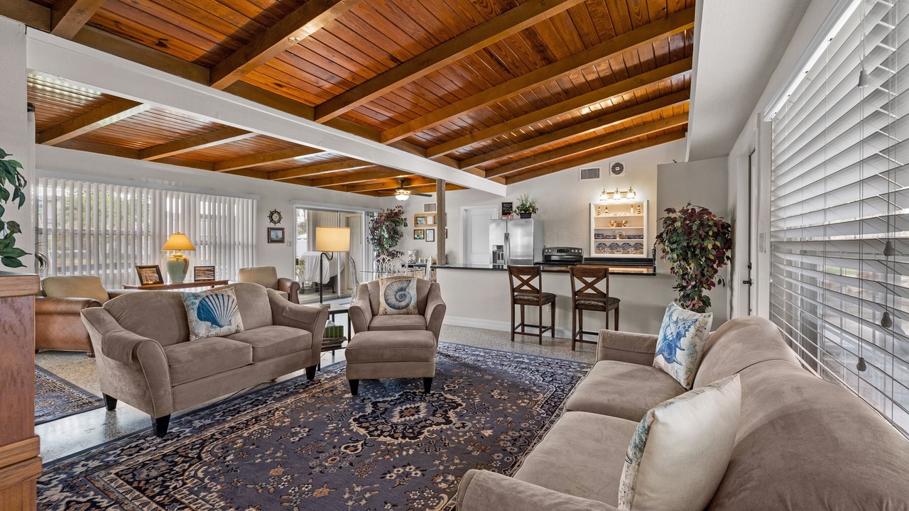 Photo of Livingroom in Yacht Club