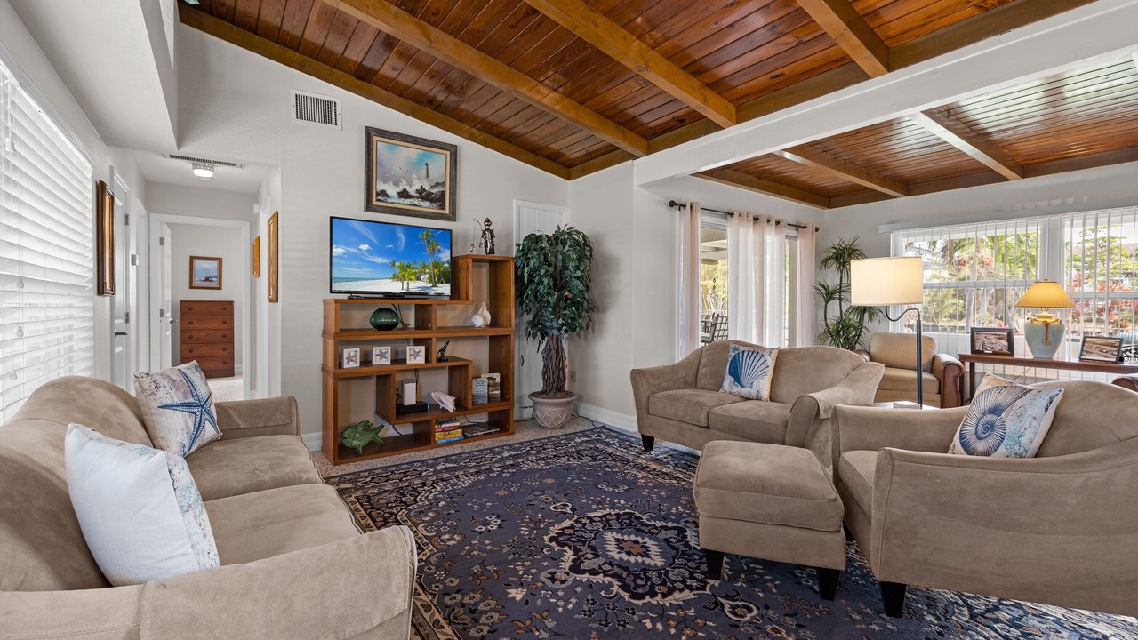 Photo of Livingroom in Yacht Club