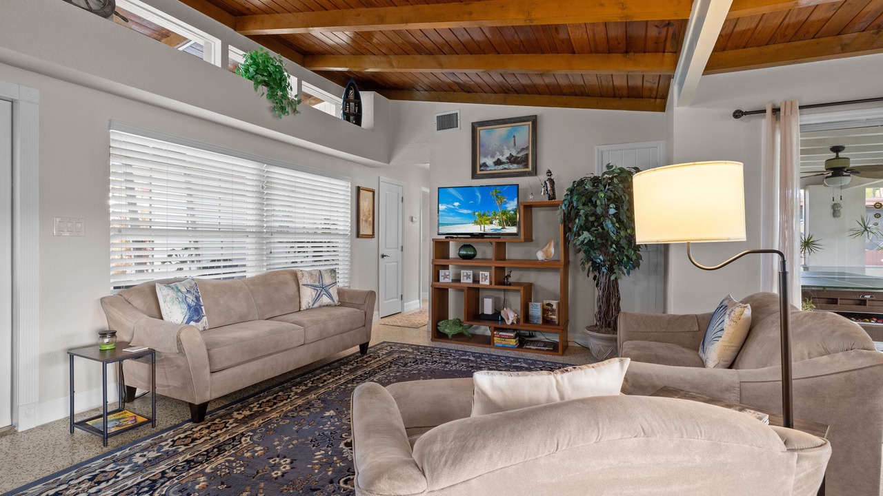 Photo of Livingroom in Yacht Club