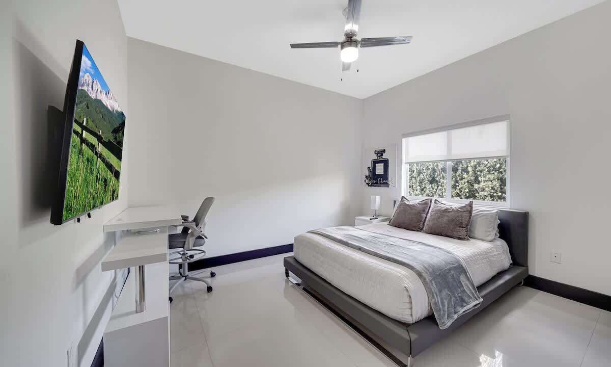 Photo of Bedroom in Tamiami
