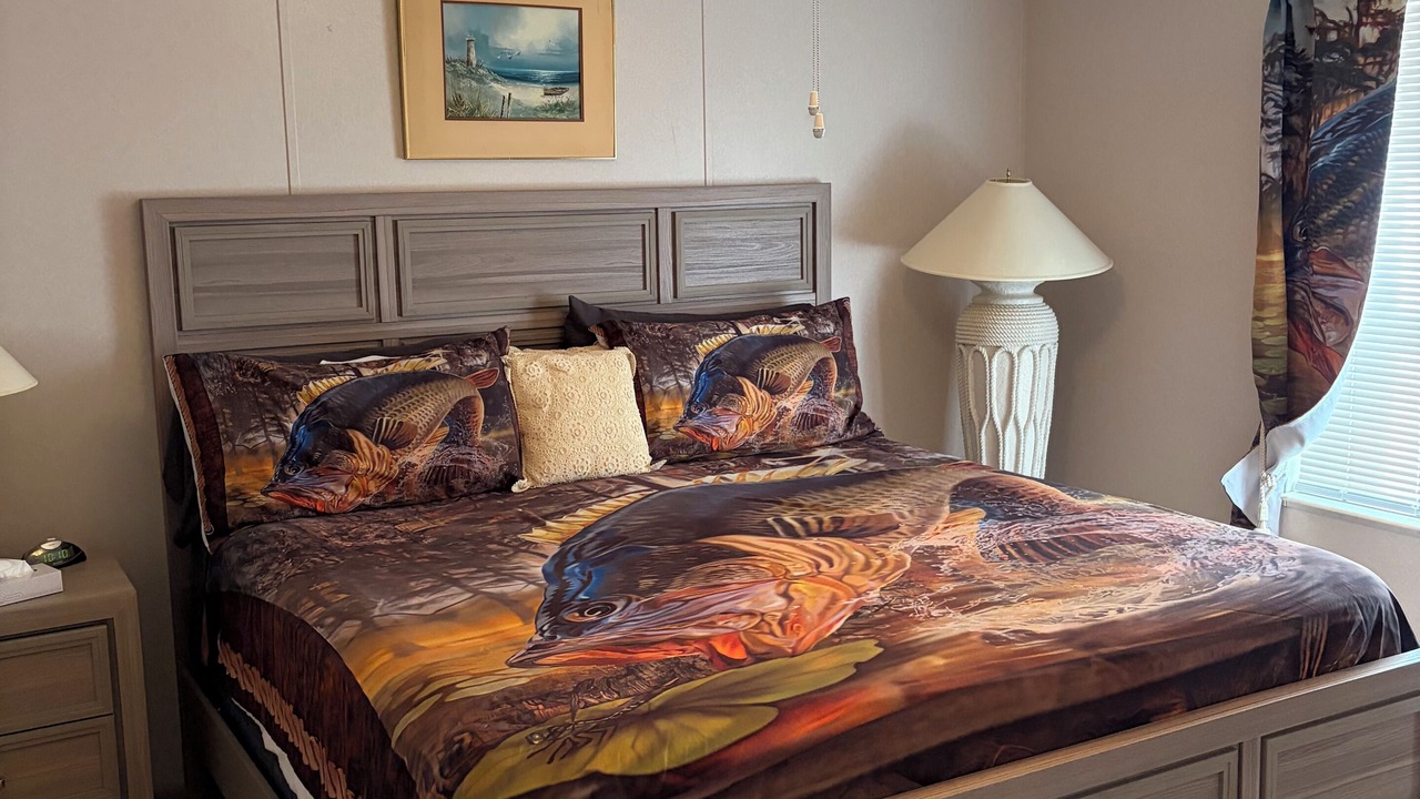 Photo of Bedroom in Taylor Creek