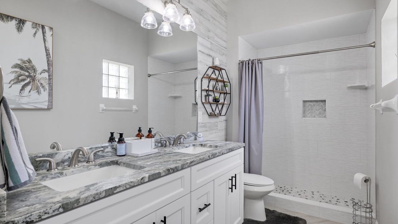 Photo of Bathroom in Caloosahatchee