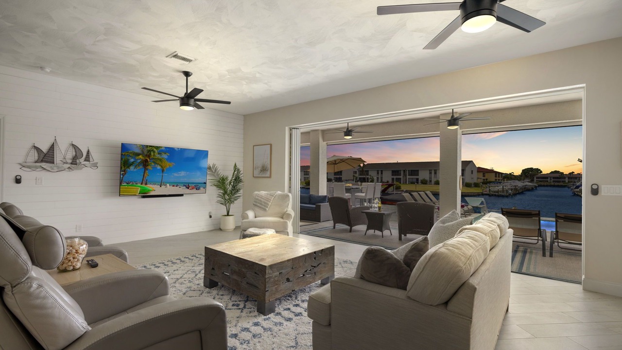 Photo of Livingroom in Caloosahatchee