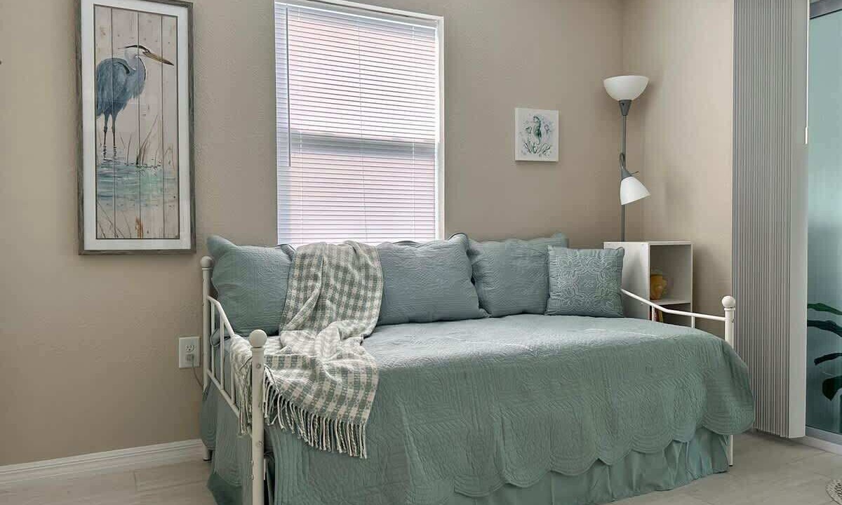 Photo of Bedroom in Mid Island