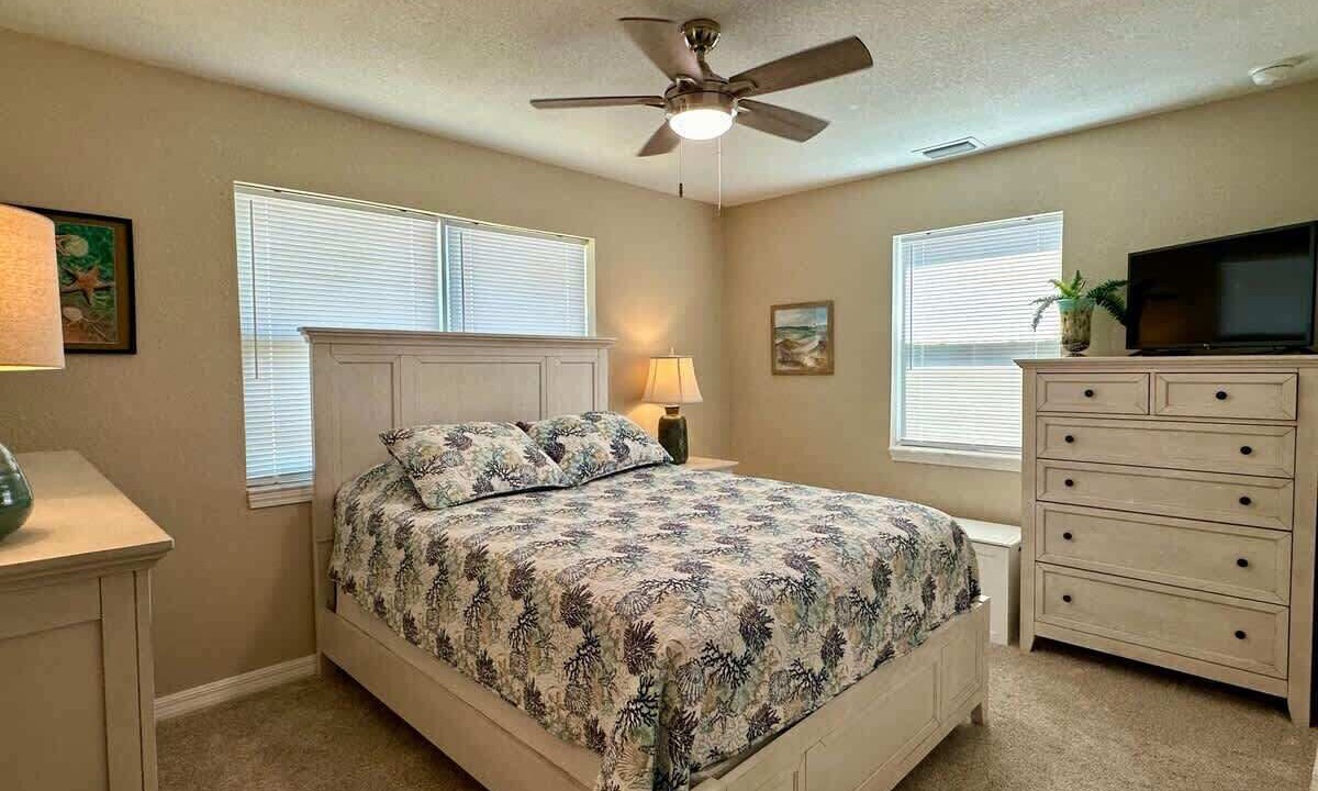 Photo of Bedroom in Mid Island