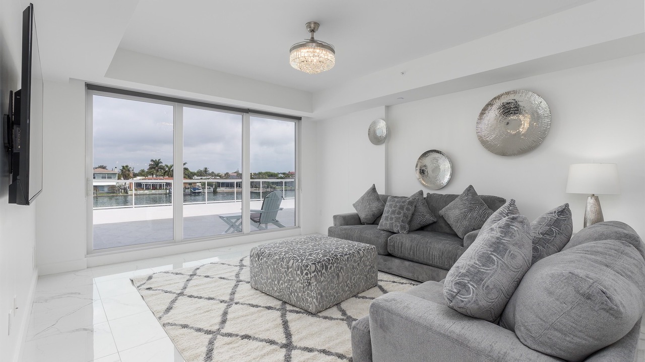 Photo of Livingroom in Island Estate
