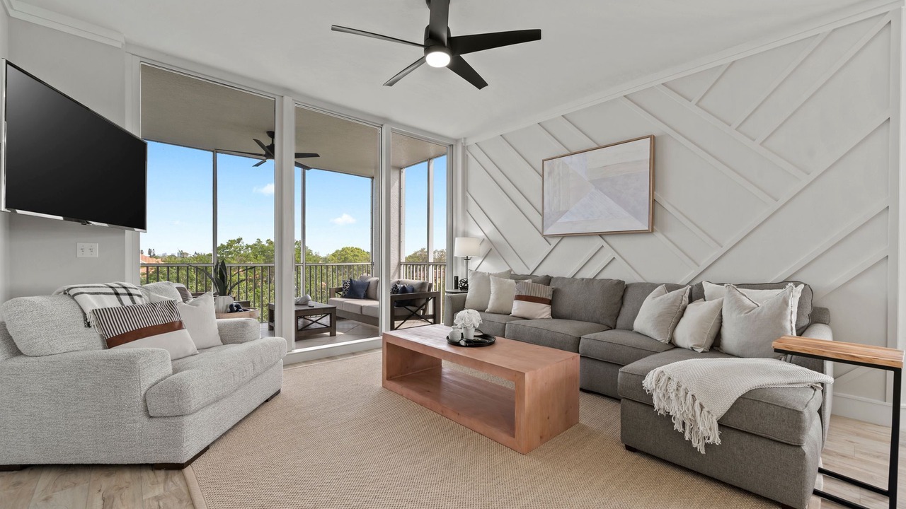 Photo of Livingroom in Vanderbilt Beach