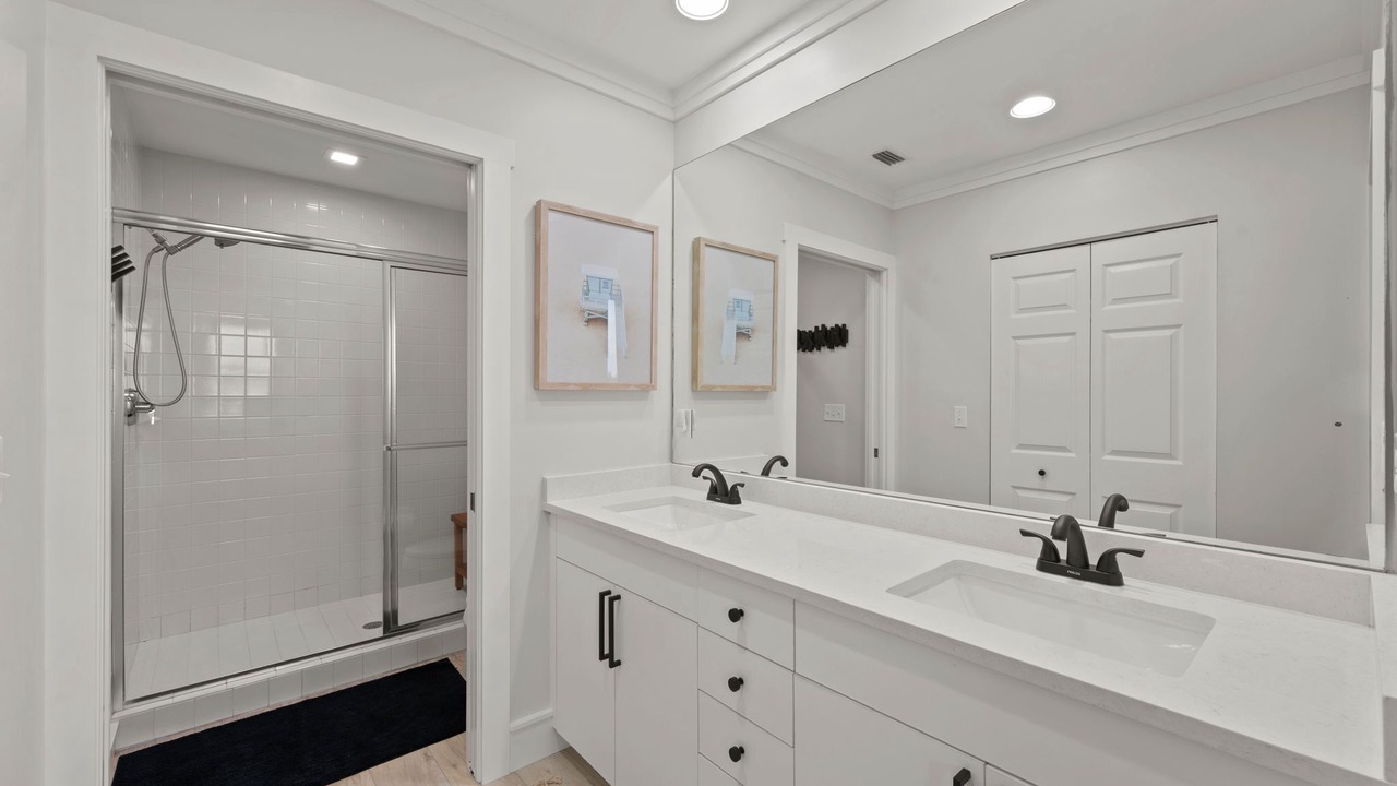 Photo of Bathroom in Vanderbilt Beach
