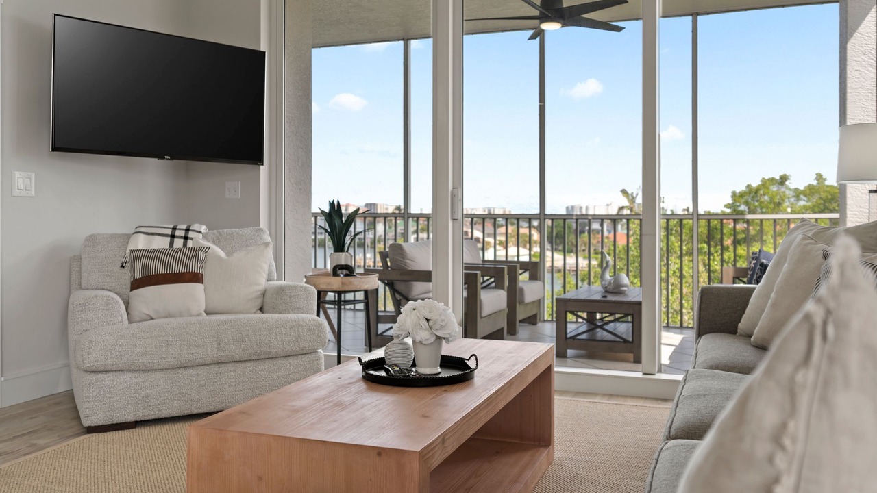Photo of Livingroom in Vanderbilt Beach