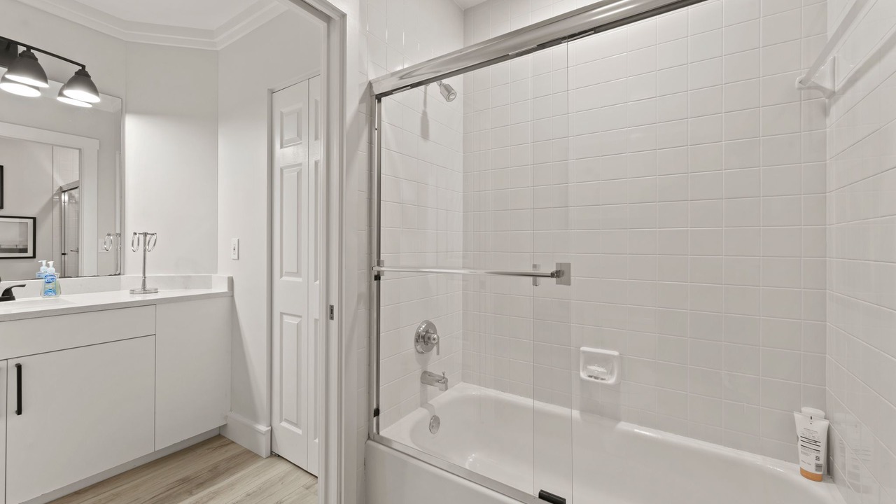 Photo of Bathroom in Vanderbilt Beach