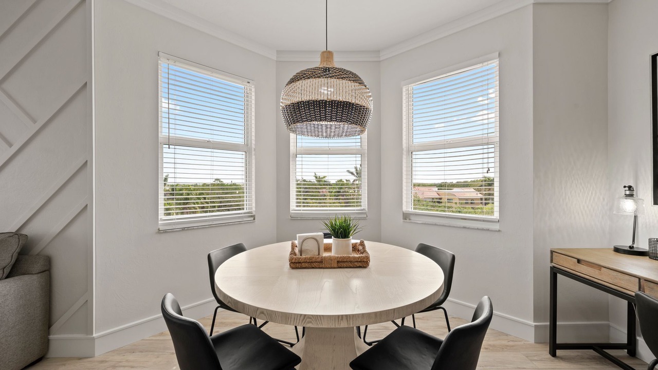 Photo of Livingroom in Vanderbilt Beach