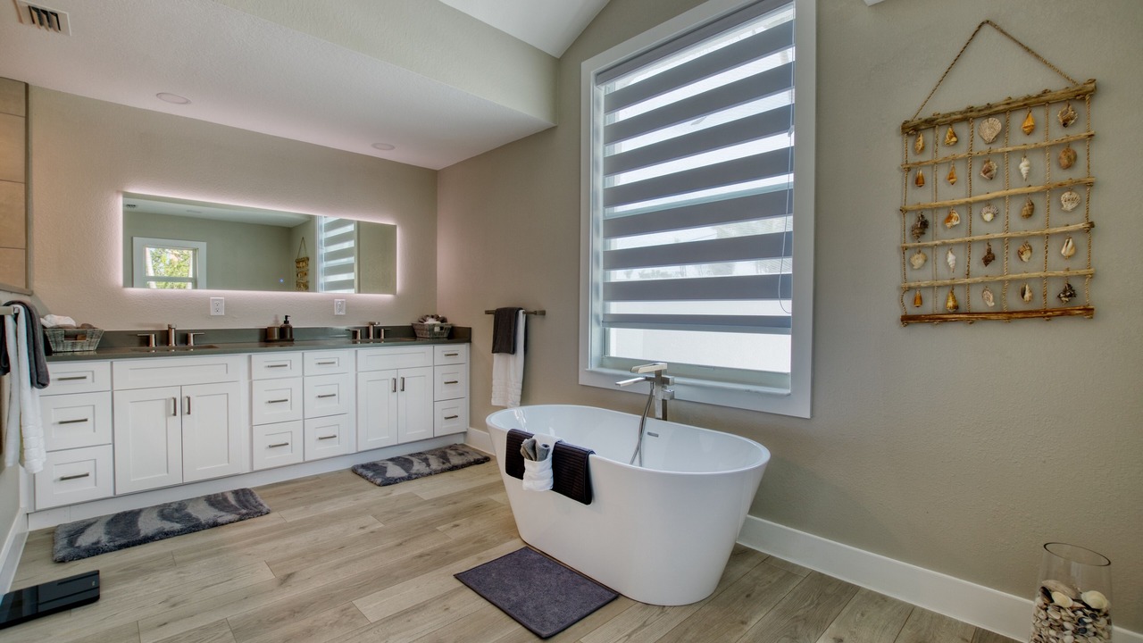 Photo of Bathroom in Pelican