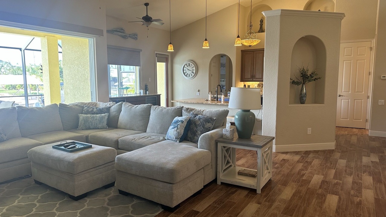 Photo of Livingroom in Manatee Bay