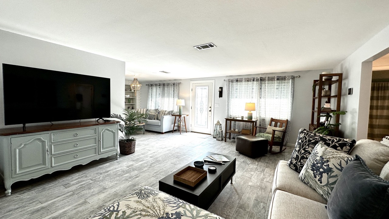 Photo of Livingroom in Englewood