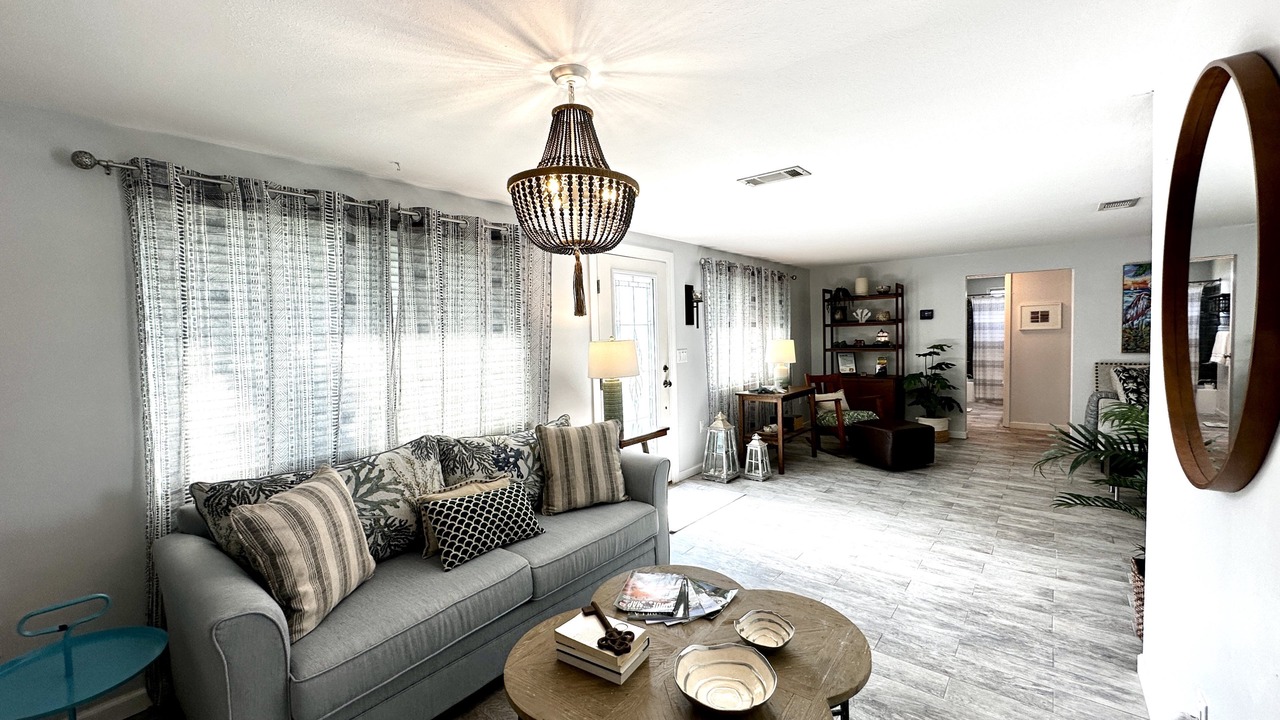 Photo of Livingroom in Englewood