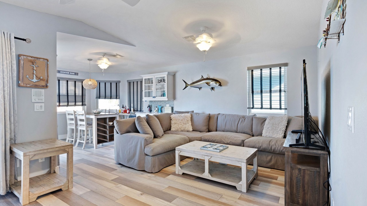 Photo of Livingroom in Hutchinson Island South