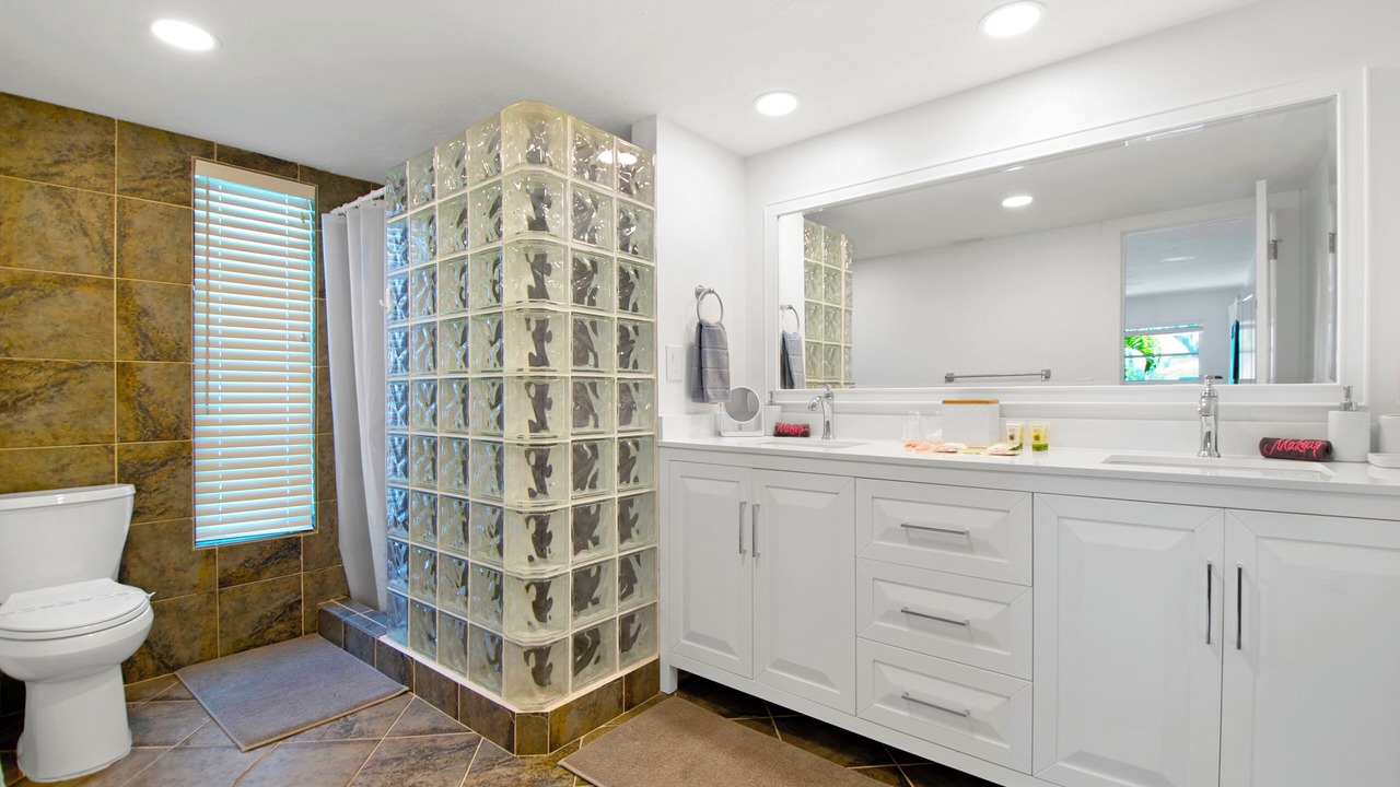 Photo of Bathroom in Isles of Capri