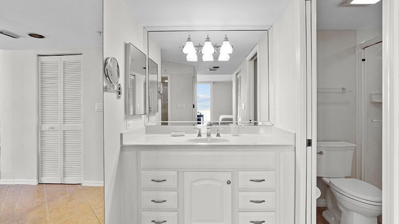 Photo of Bathroom in Park Shore