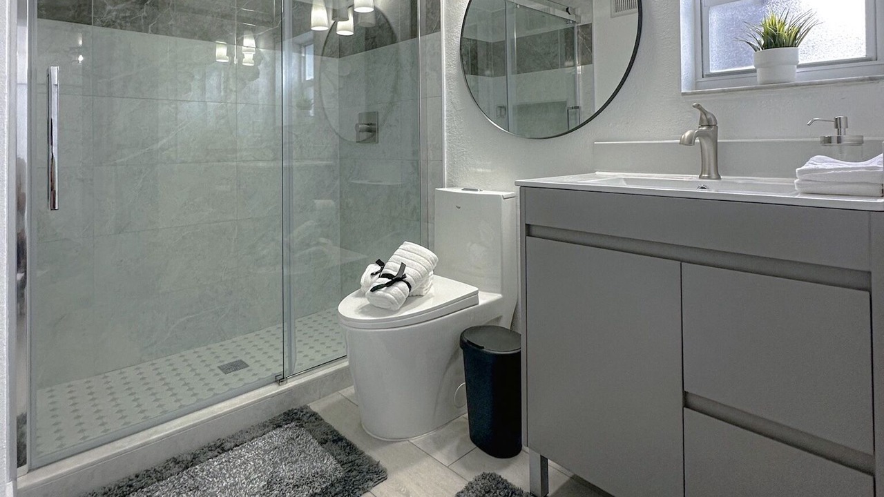 Photo of Bathroom in Hialeah