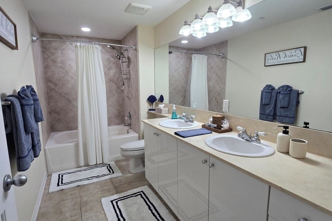 Photo of Bathroom in East Ocean Ave