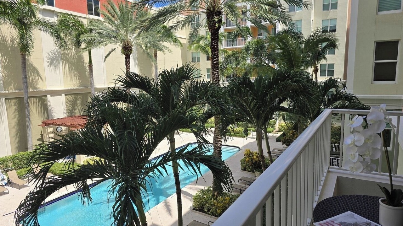 Photo of Patio Balcony in East Ocean Ave