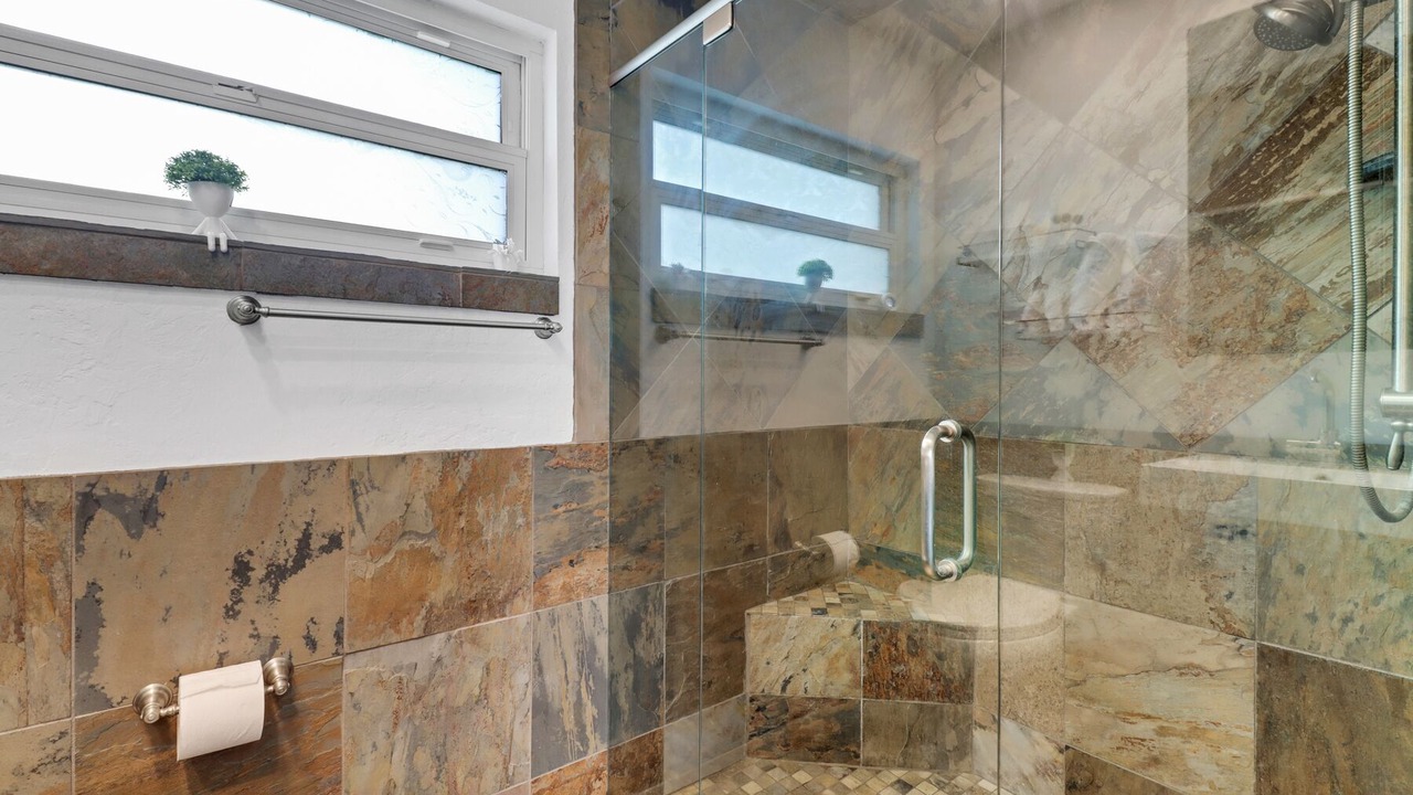 Photo of Bathroom in Golden Gate