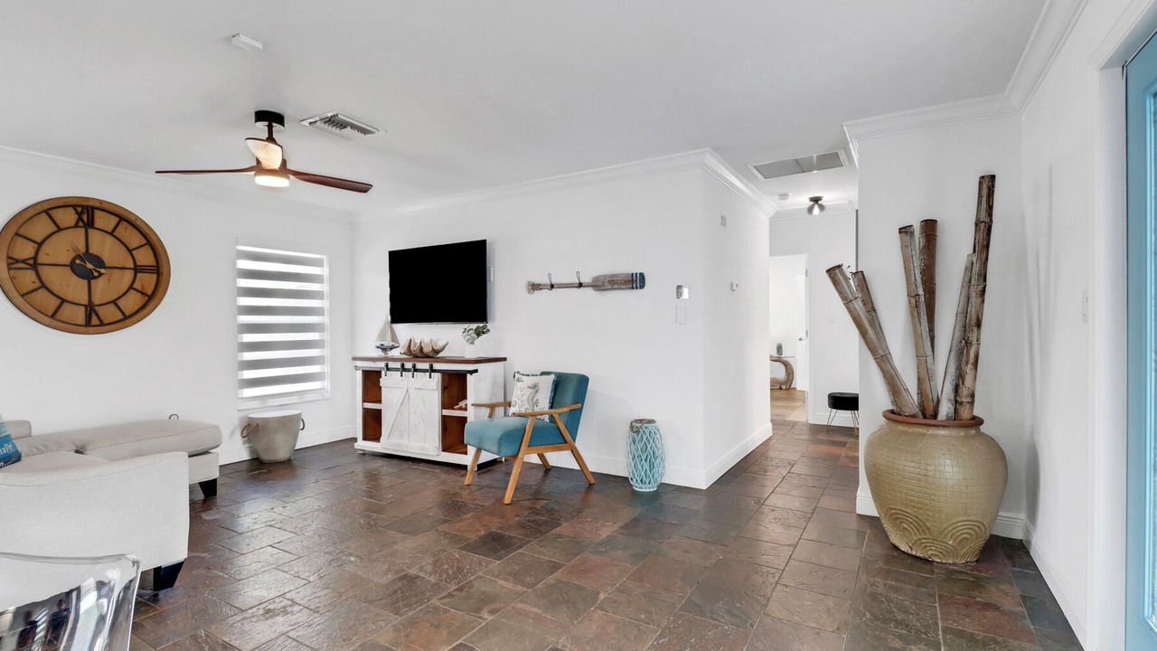 Photo of Livingroom in Golden Gate