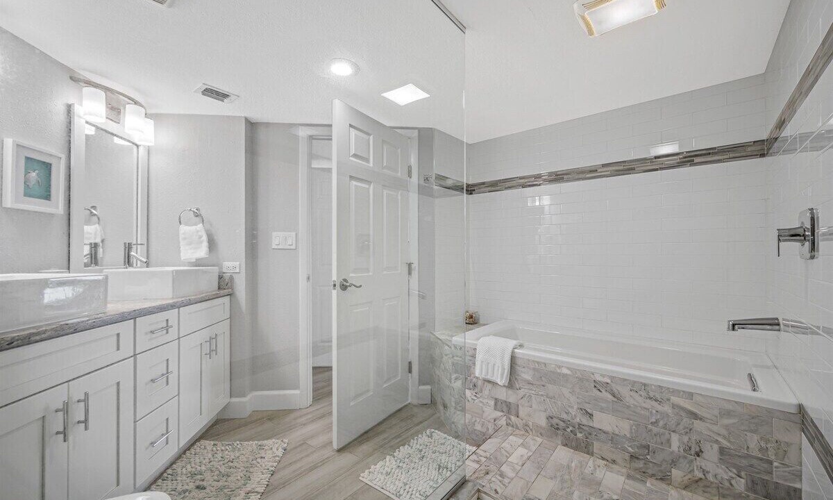 Photo of Bathroom in Sand Key