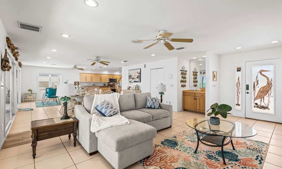Photo of Livingroom in Redington Beach