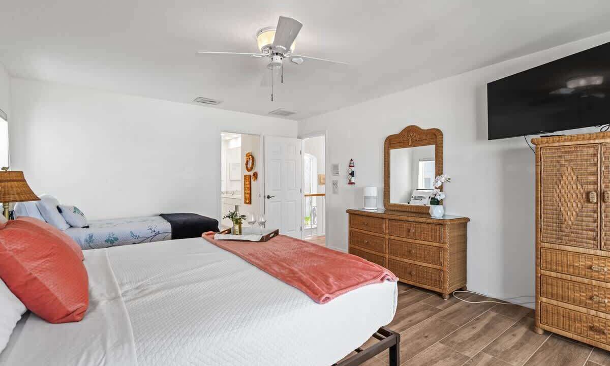 Photo of Bedroom in Redington Beach