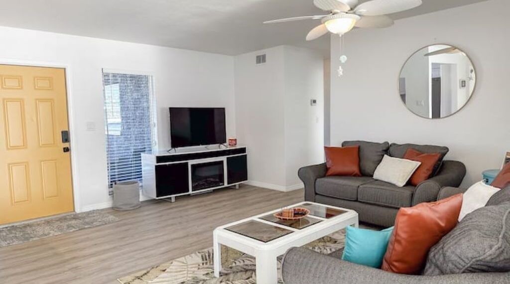 Photo of Livingroom in Seminole