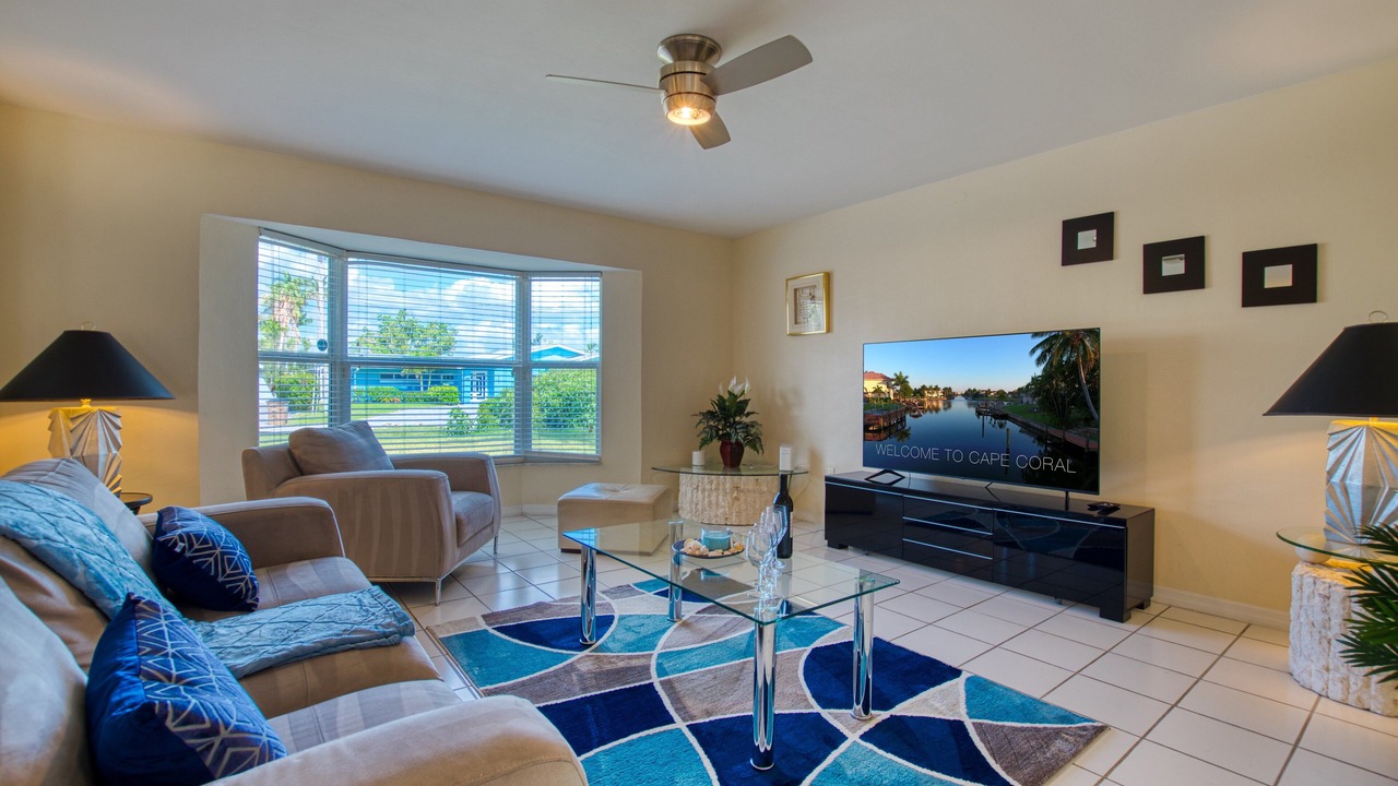 Photo of Livingroom in Yacht Club