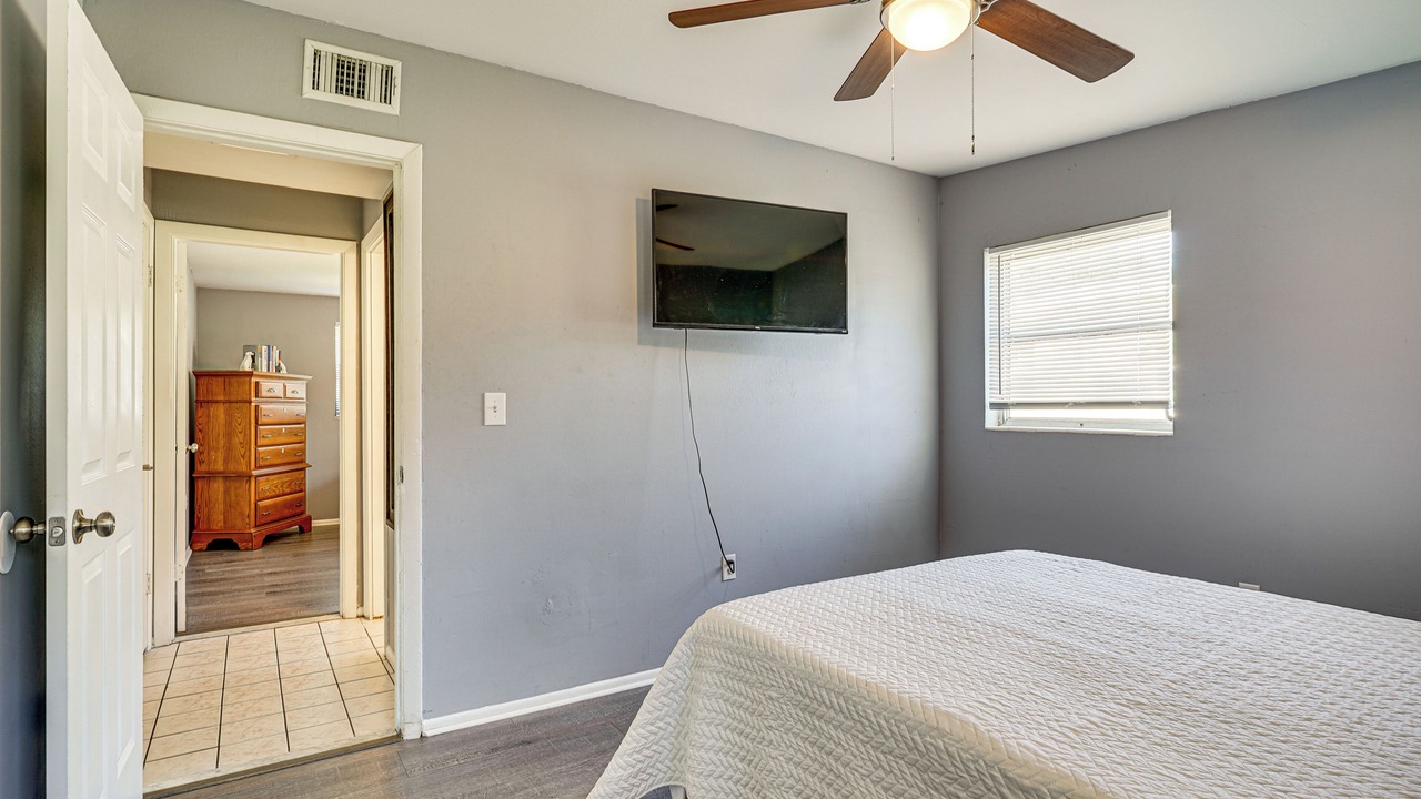 Photo of Bedroom in Lake Somerset