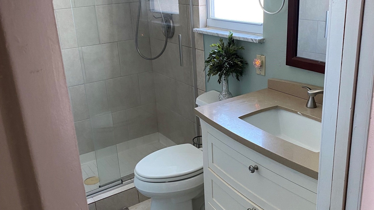 Photo of Bathroom in Venice Gardens