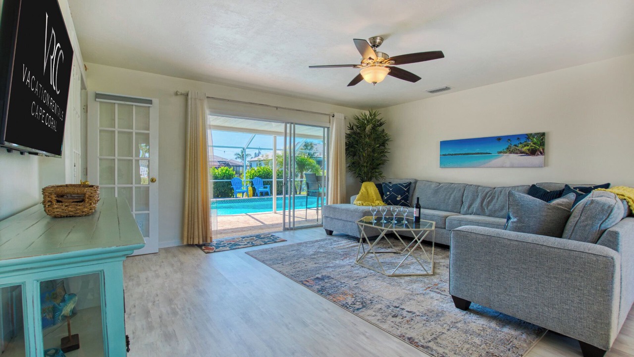 Photo of Livingroom in Yacht Club