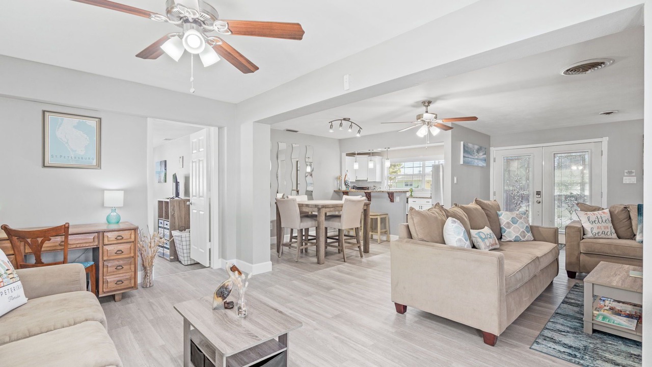 Photo of Livingroom in Greater Pinellas Point