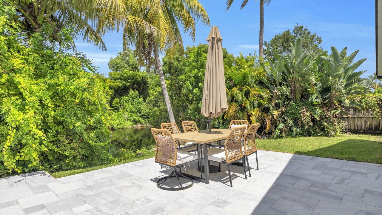 Photo of Outdoor in Tropic Palms