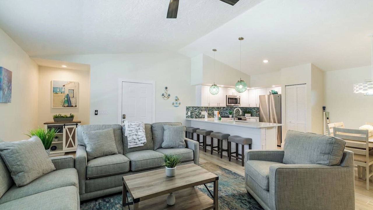 Photo of Livingroom in Holmes Beach