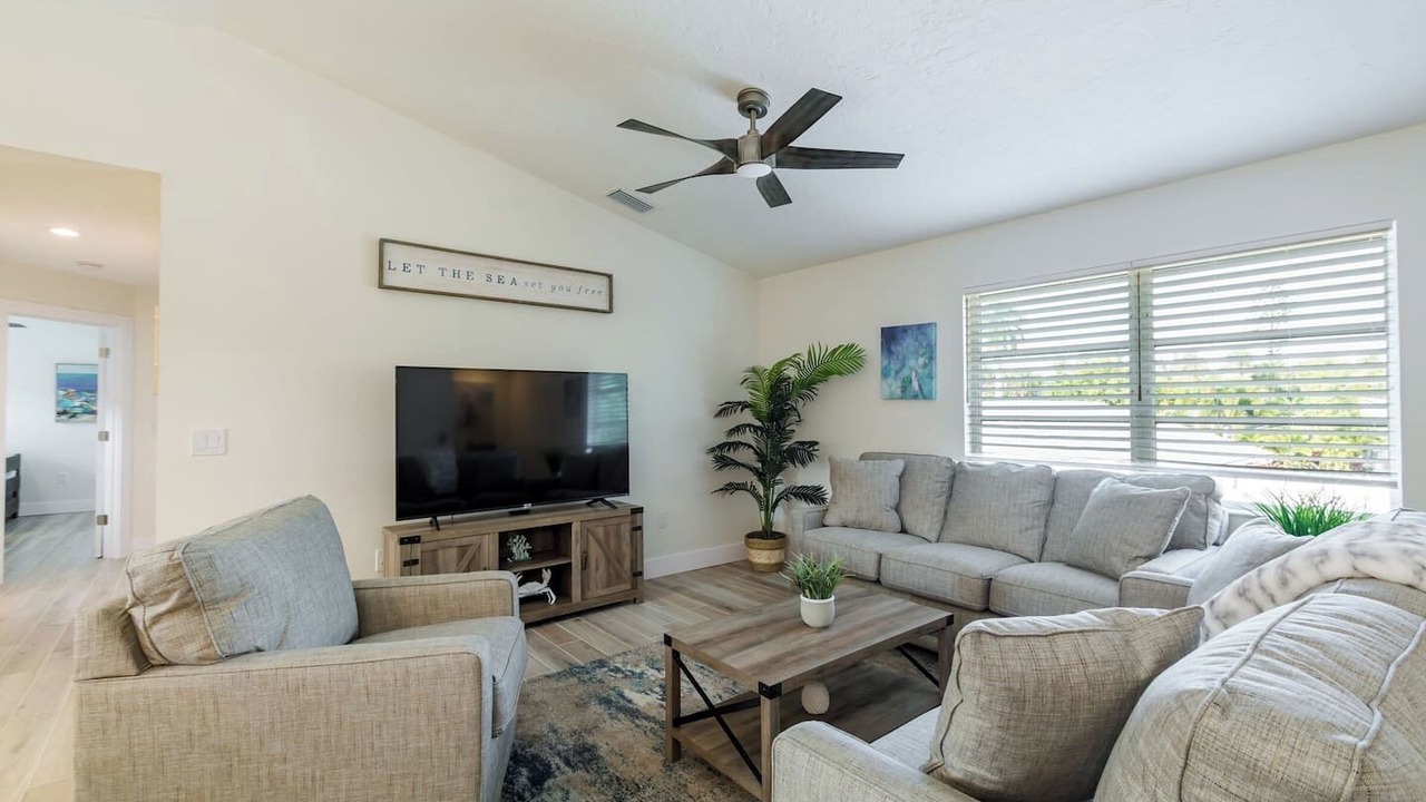 Photo of Livingroom in Holmes Beach