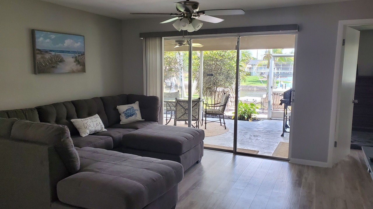 Photo of Livingroom in Yacht Club