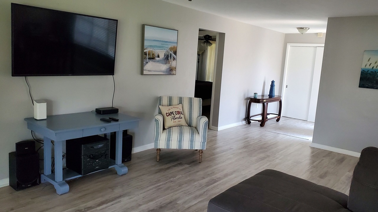 Photo of Livingroom in Yacht Club