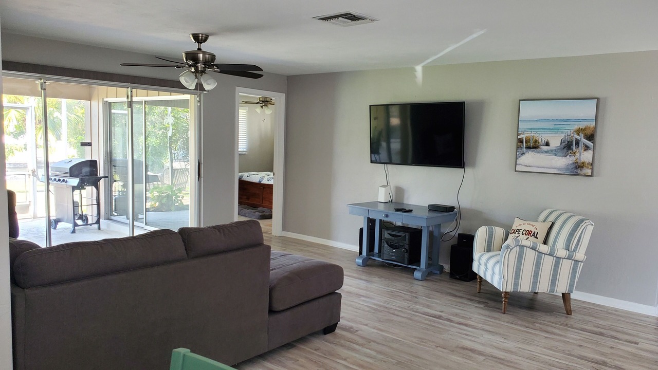 Photo of Livingroom in Yacht Club