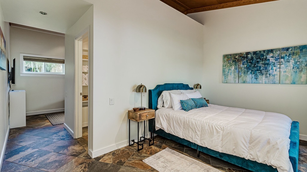 Photo of Bedroom in Crooked Lake