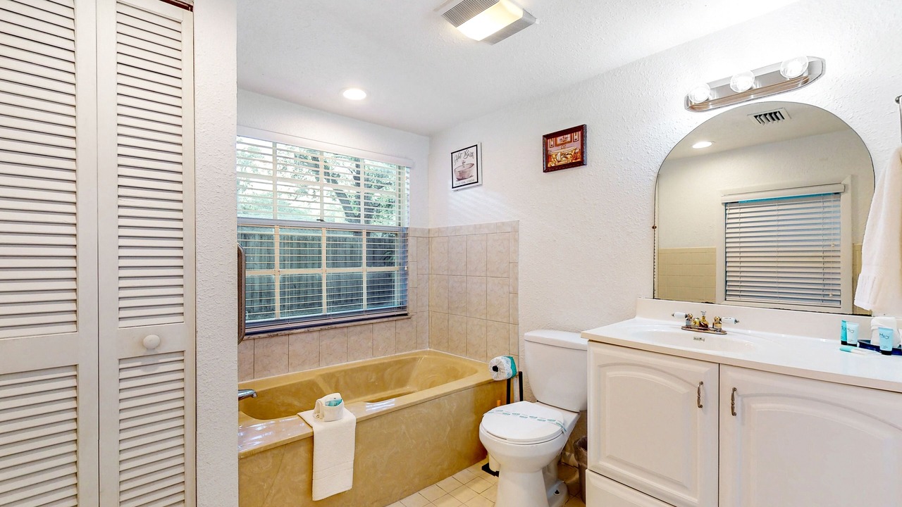Photo of Bathroom in South Gate Ridge