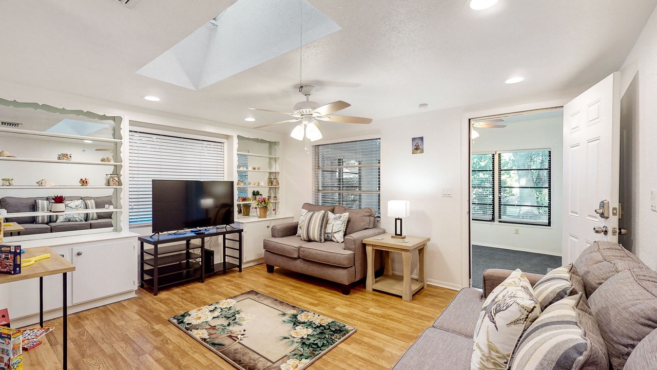 Photo of Livingroom in South Gate Ridge