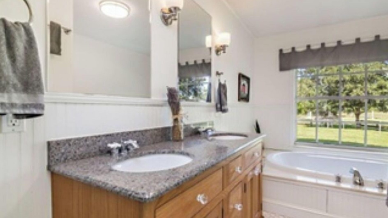 Photo of Bathroom in Hunt Club