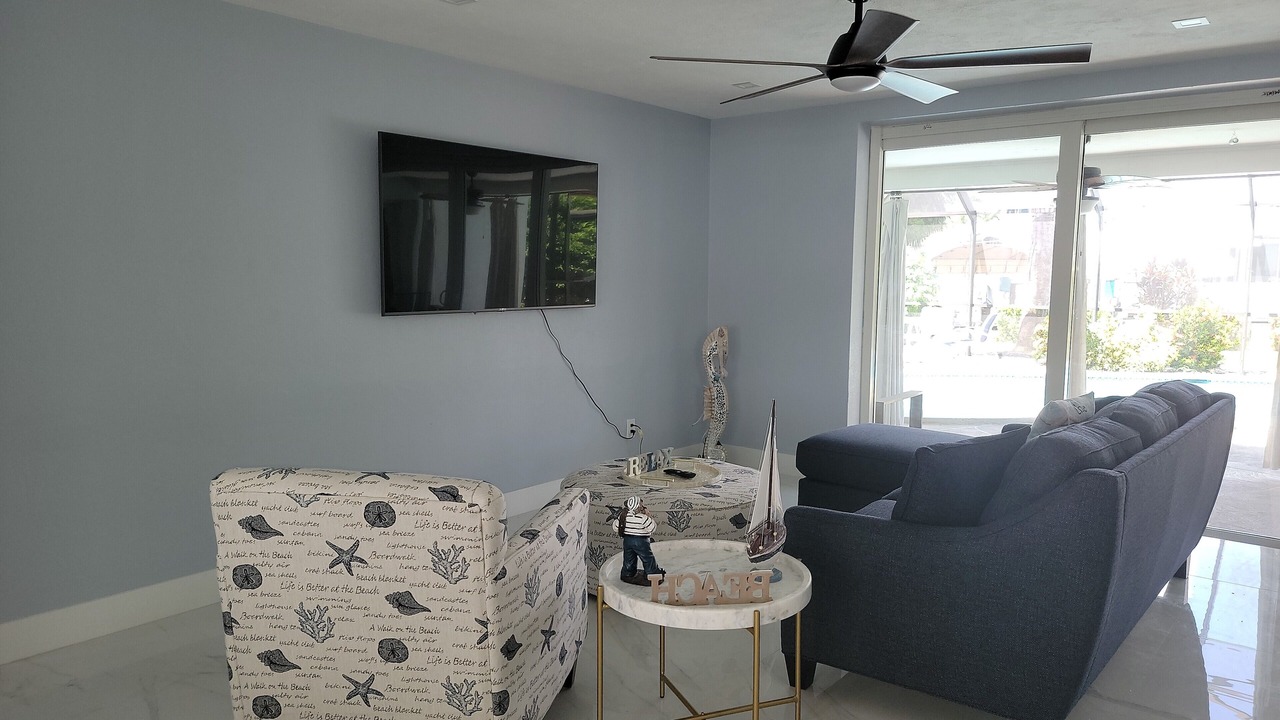 Photo of Livingroom in Yacht Club
