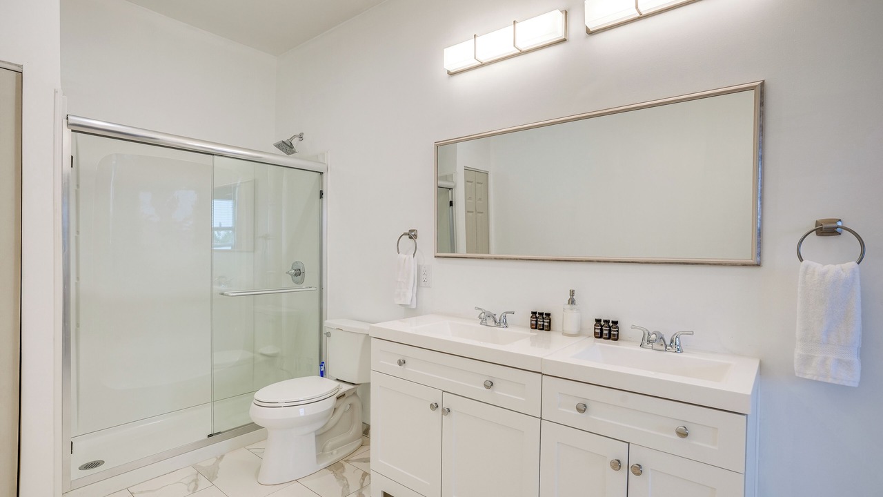 Photo of Bathroom in Caloosahatchee