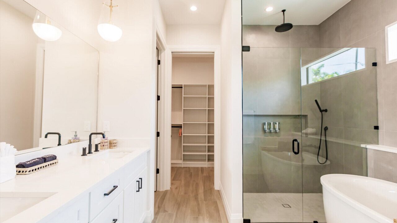 Photo of Bathroom in Naples Park