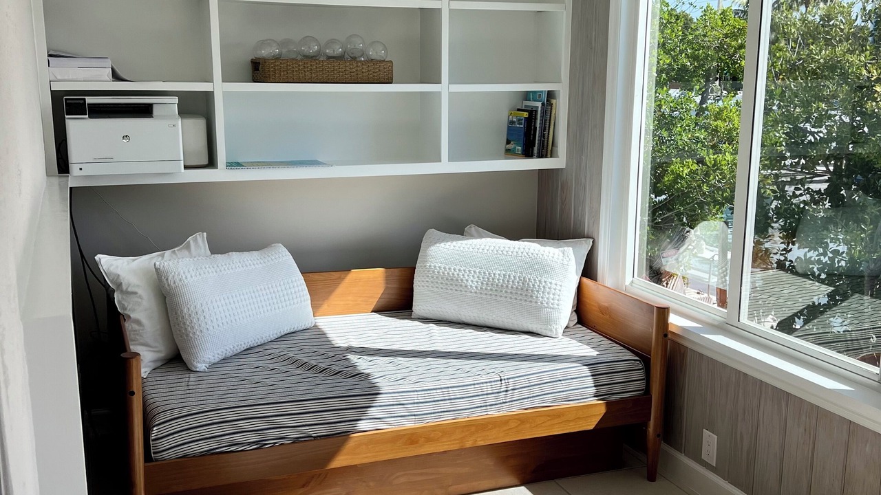 Photo of Bedroom in Venetian Shores